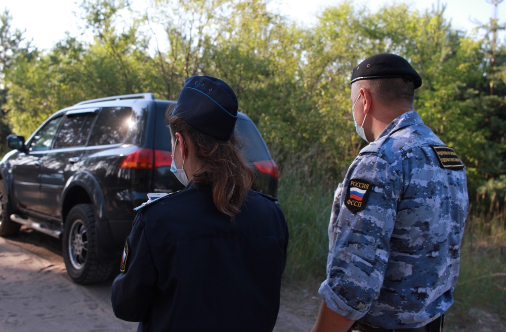 Приставы брянск бежицкий. Росгвардия фото дня. Какая машина у приставов.